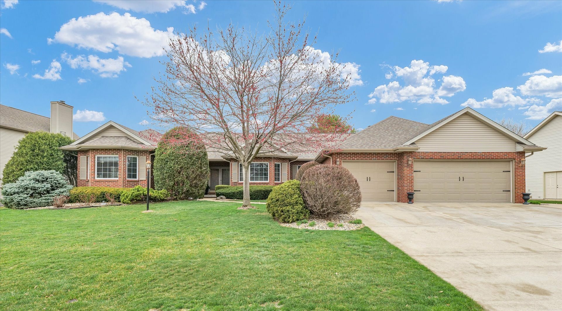 4302 Curtis Meadow Drive  Champaign IL 61822 photo
