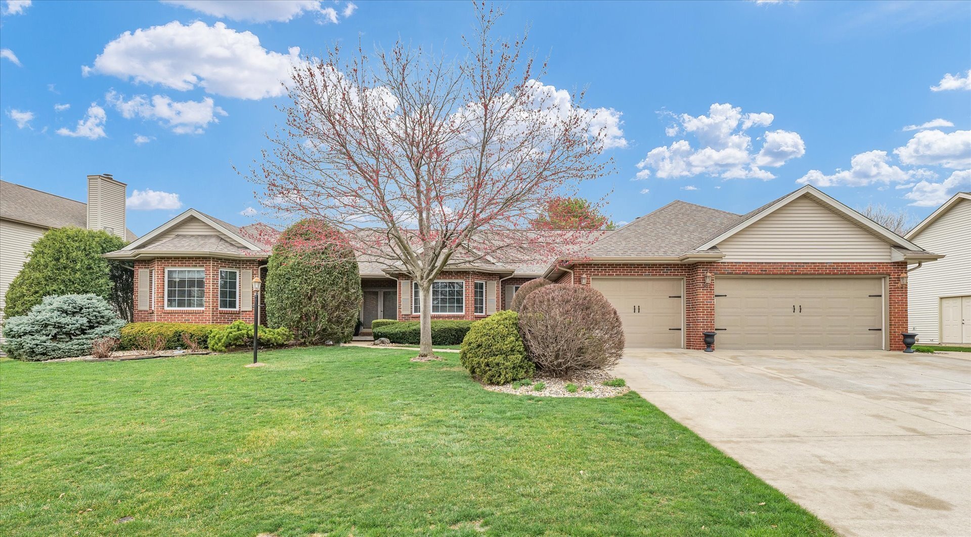 Property Photo:  4302 Curtis Meadow Drive  IL 61822 
