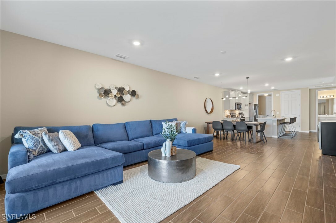 Property Photo: 14644 Edgewater Circle FL 34114