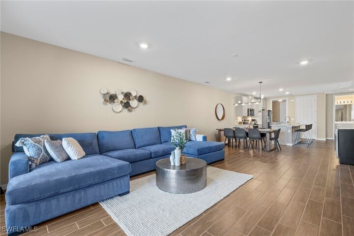 Property Photo:  14644 Edgewater Circle  FL 34114 