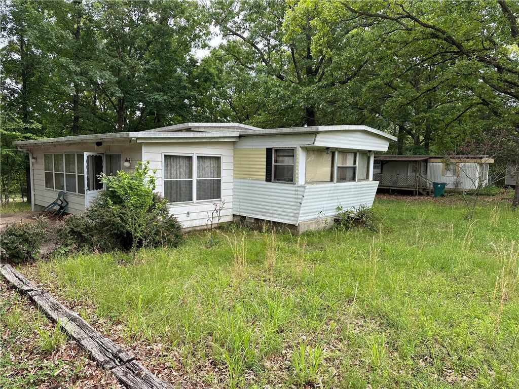 Property Photo: 105 Hickory Street AR 72619