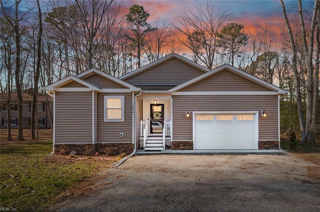 Property Photo: 7676 Roaring Springs Rd VA 23061