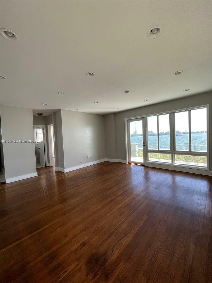 Property Photo:  7805 NE Bayshore Ct 4  FL 33138 