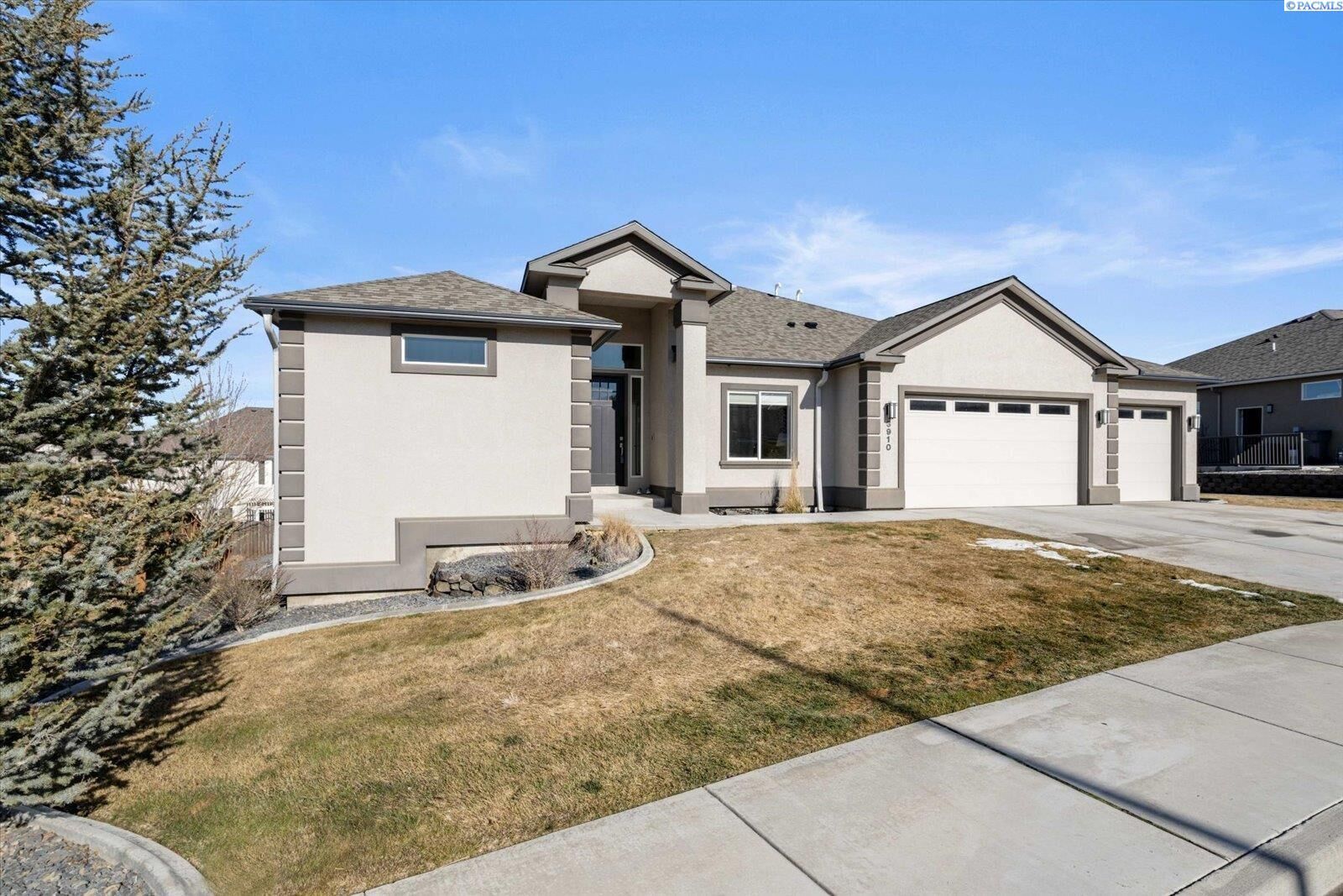 Property Photo:  3910 W 48th Avenue  WA 99338 