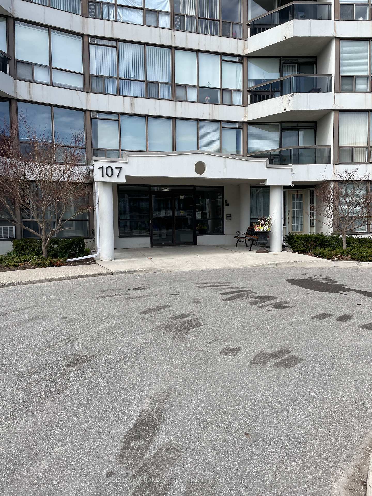 Property Photo: 107 Bagot Street 105 ON N1H 8H5