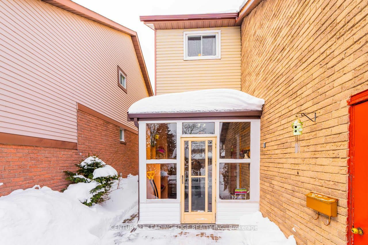 Photo de la propriété:  58 Muirlands Dr  ON M1V 2B4 