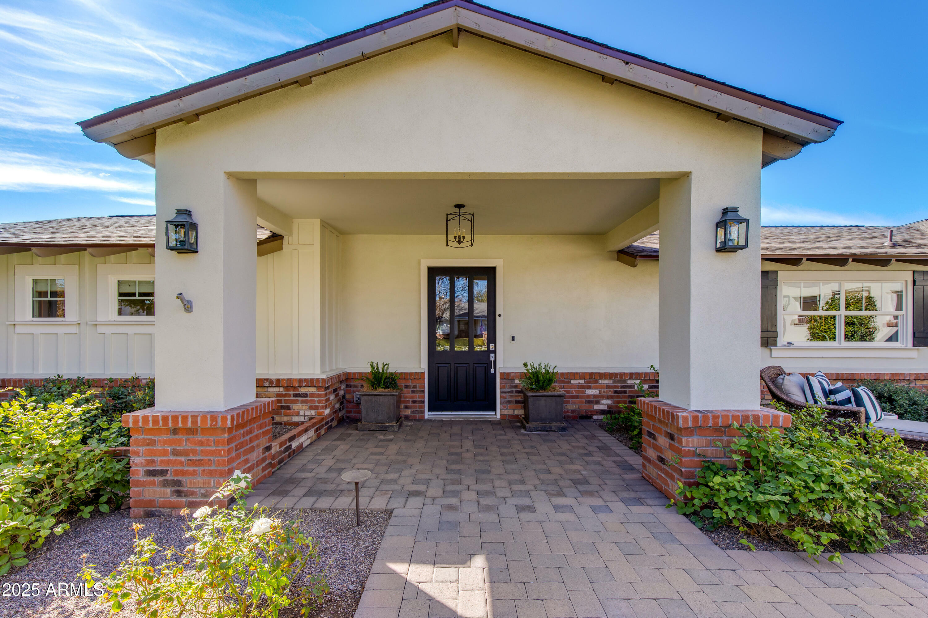 Property Photo: 3727 E Highland Avenue AZ 85018