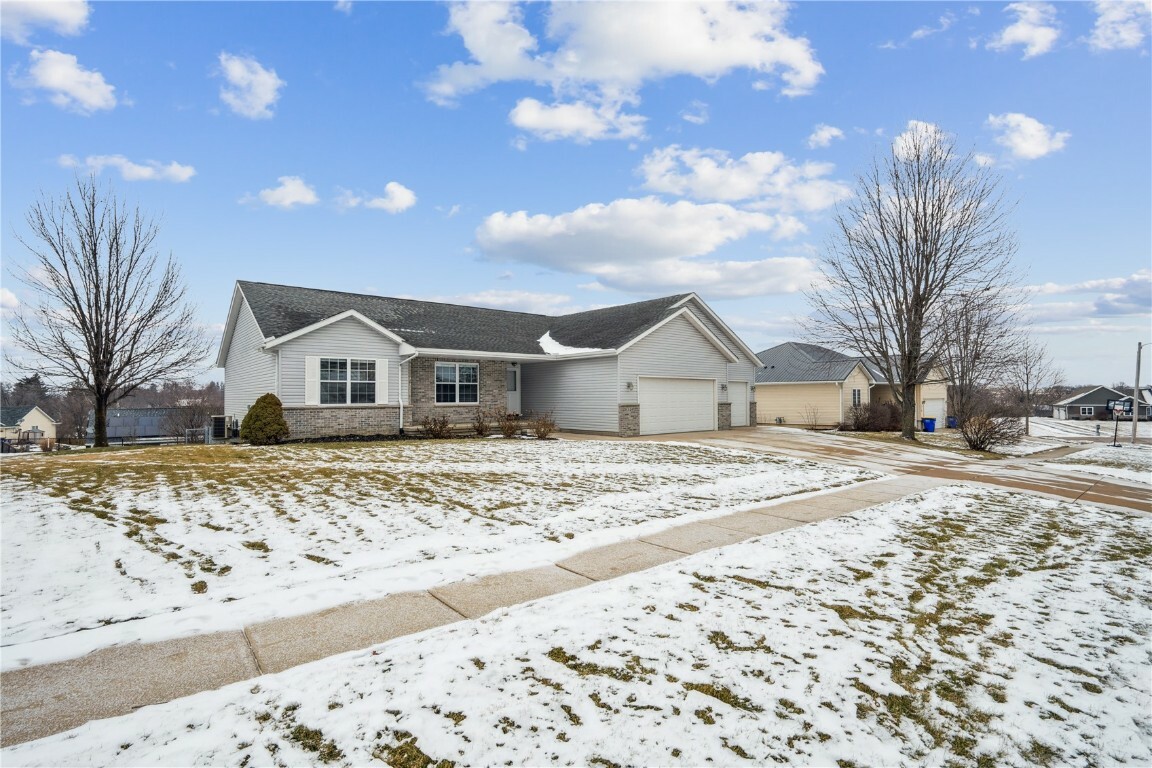 Property Photo:  120 Maple Street SW  IA 52338 