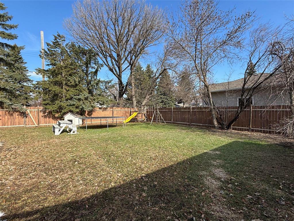 Property Photo: 302 Fletcher Street East MB R0K 1G0