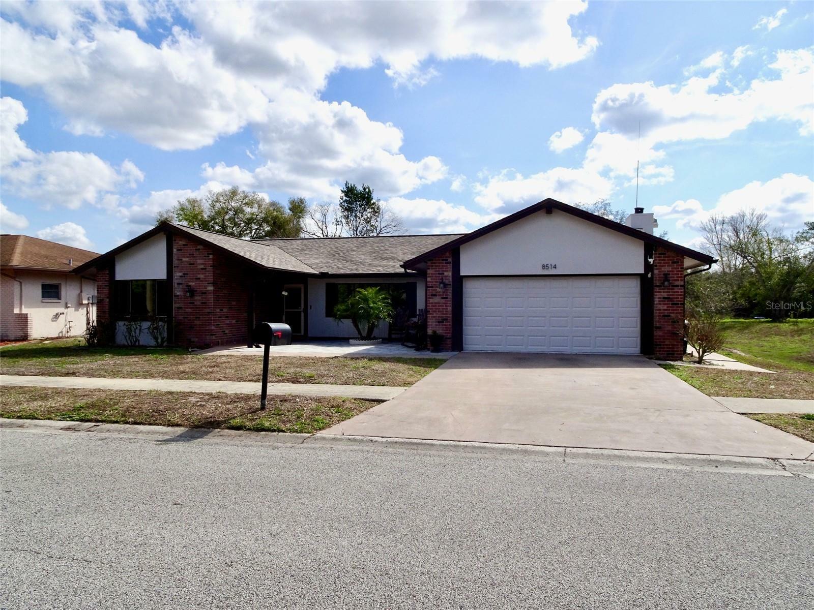 Property Photo:  8514 Seeley Lane  FL 34667 