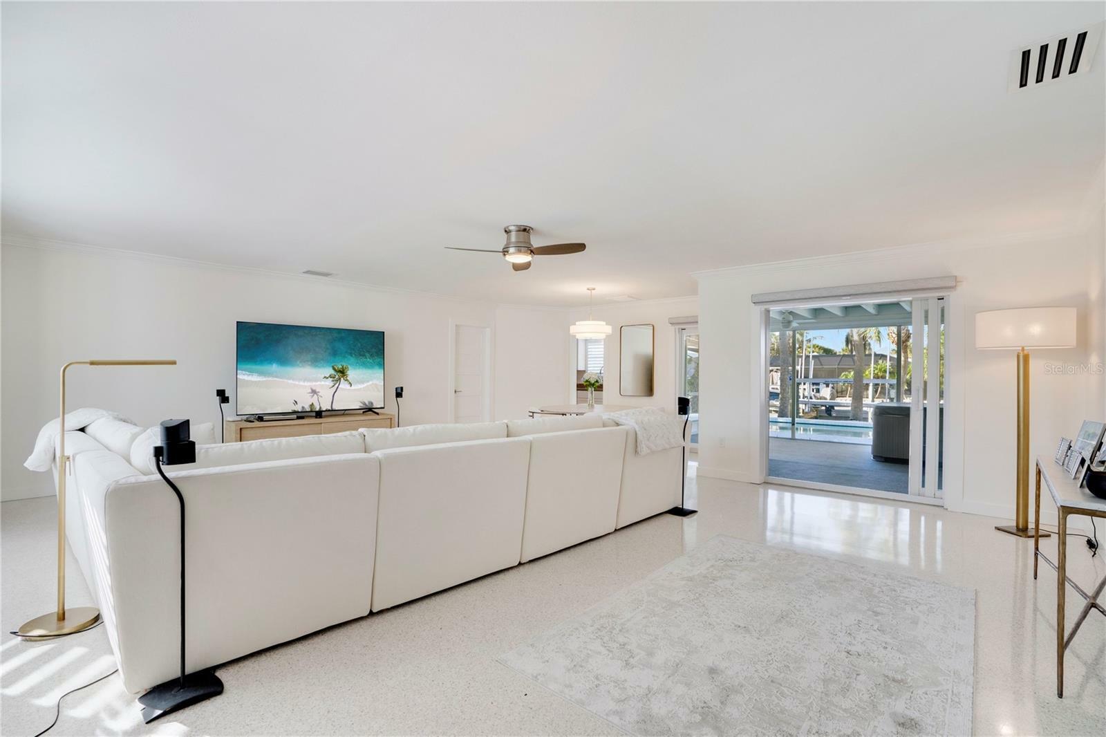 Property Photo: 329 Avenida Leona FL 34242