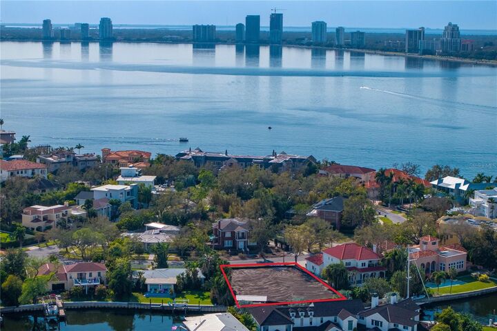 Property Photo: 18 Bahama Circle FL 33606