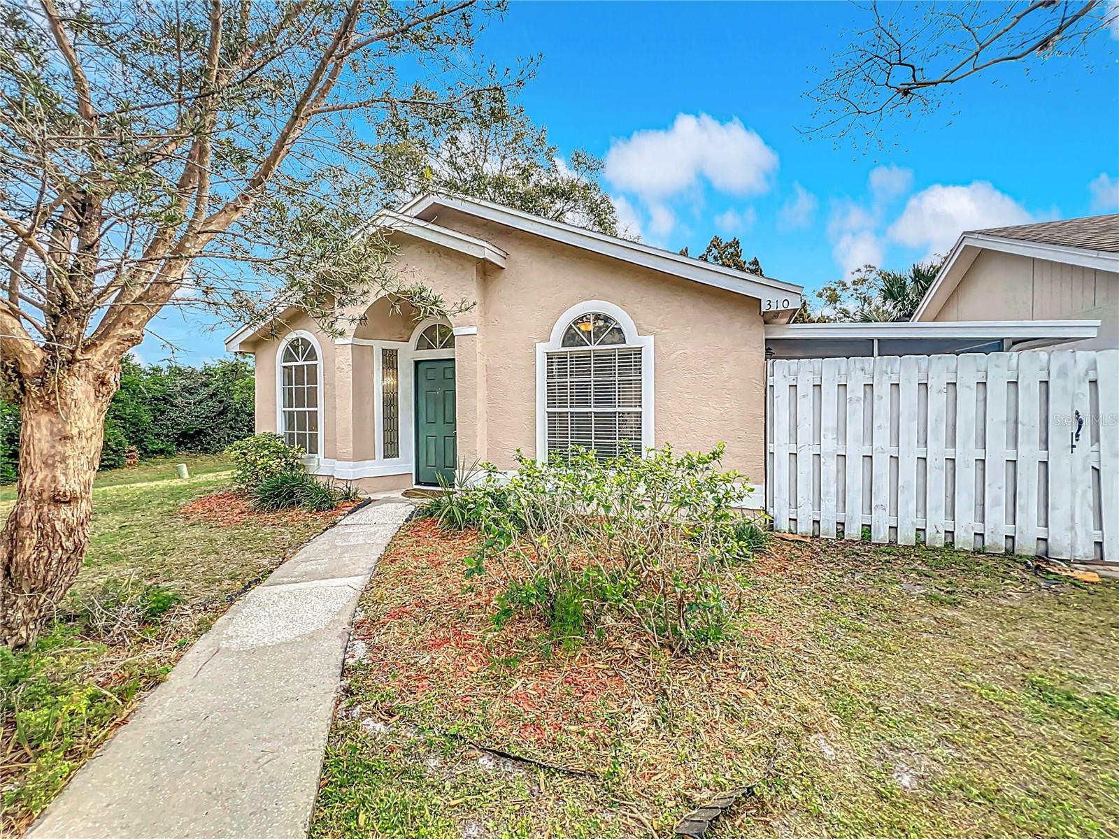 Property Photo: 310 Sunvista Court FL 32773