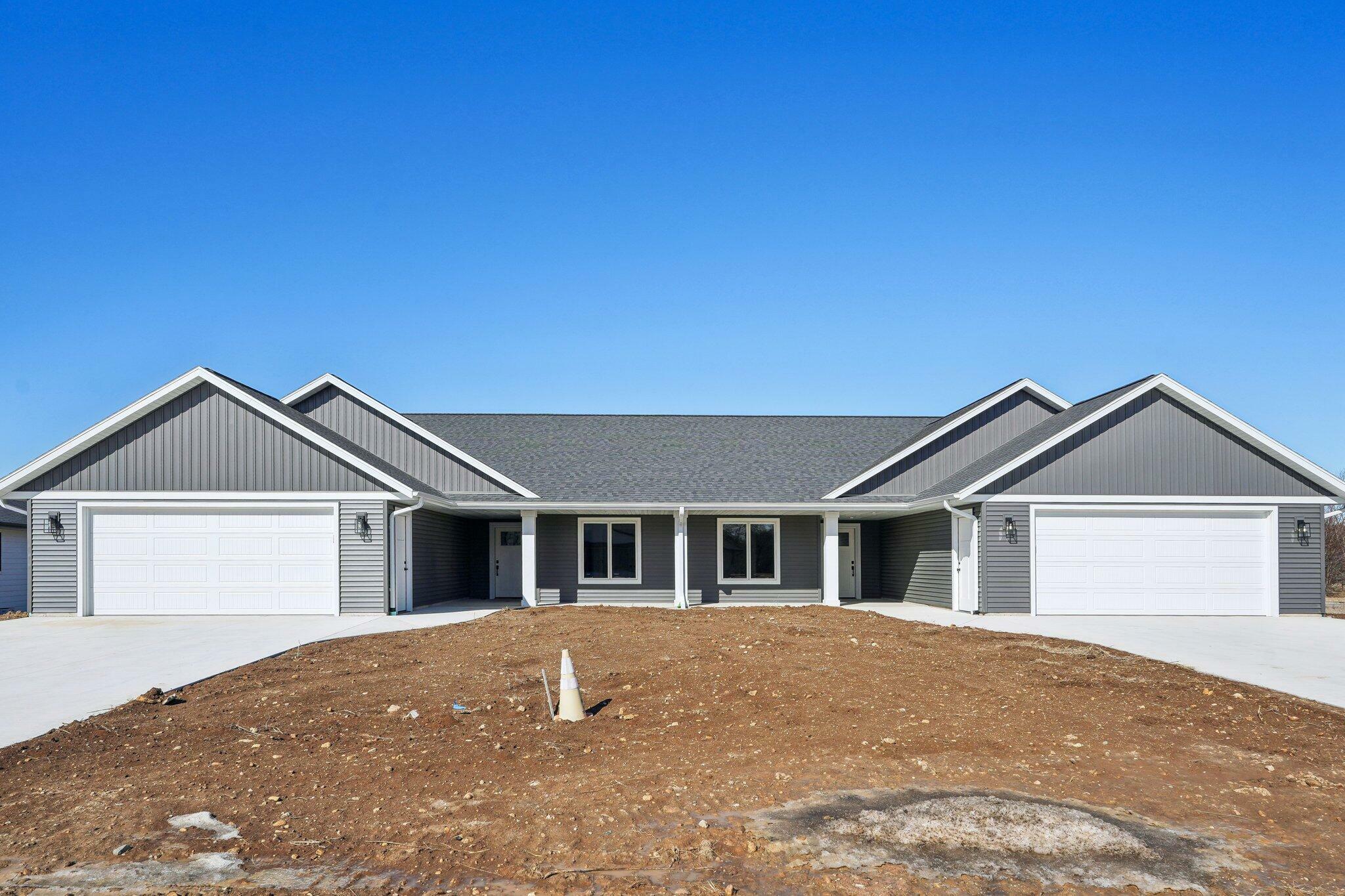 Property Photo: 515 Raybern Ct 7 WI 53075