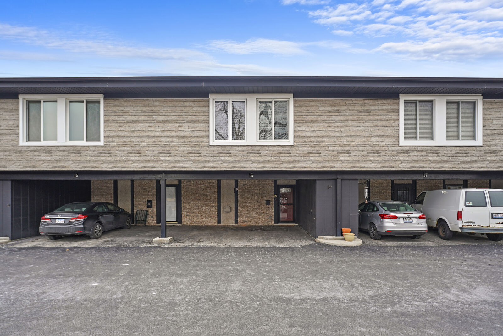 Property Photo: 16 Cour Marquis Avenue IL 60465