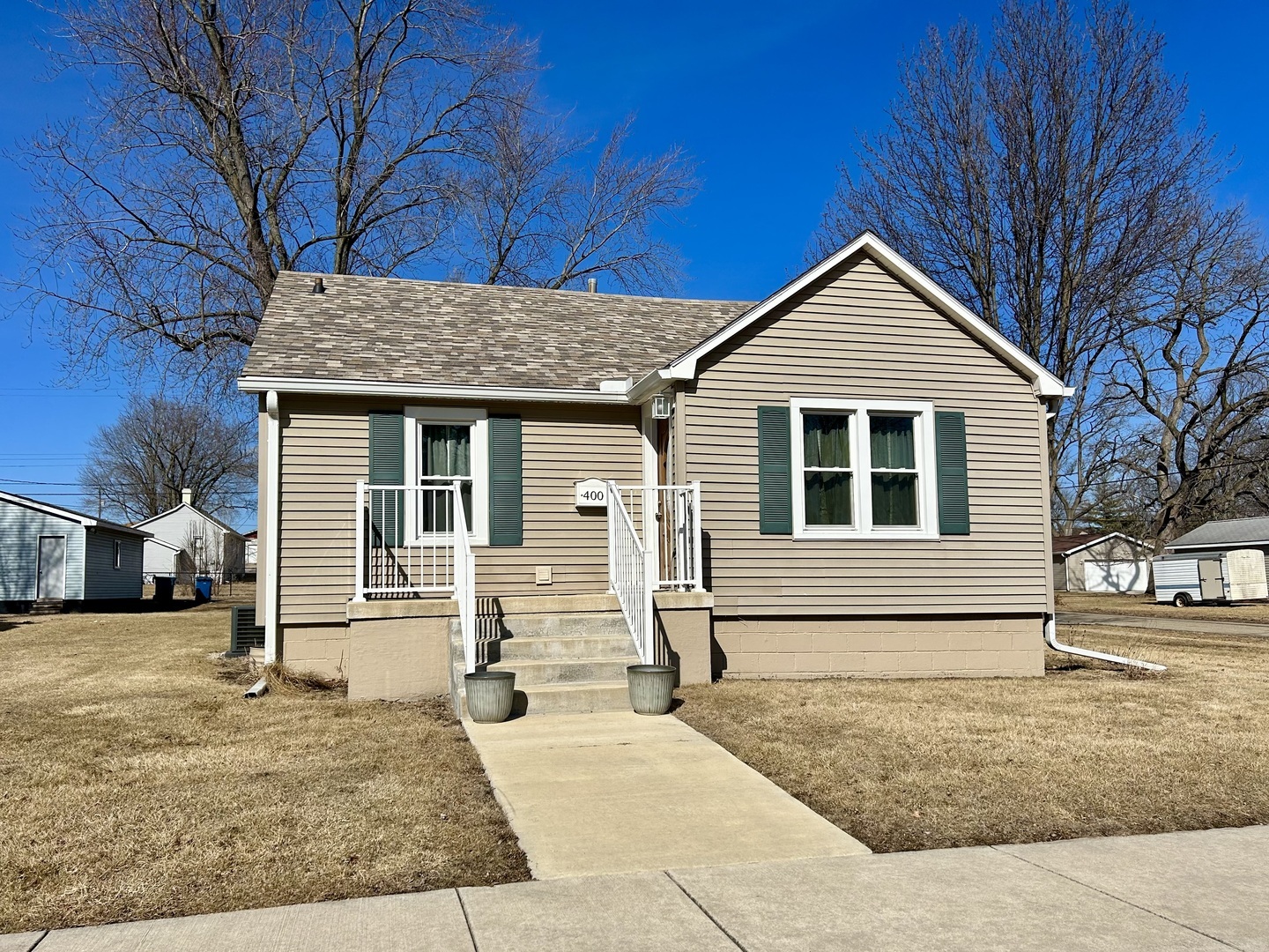 Property Photo: 400 W 3rd Street IL 61362