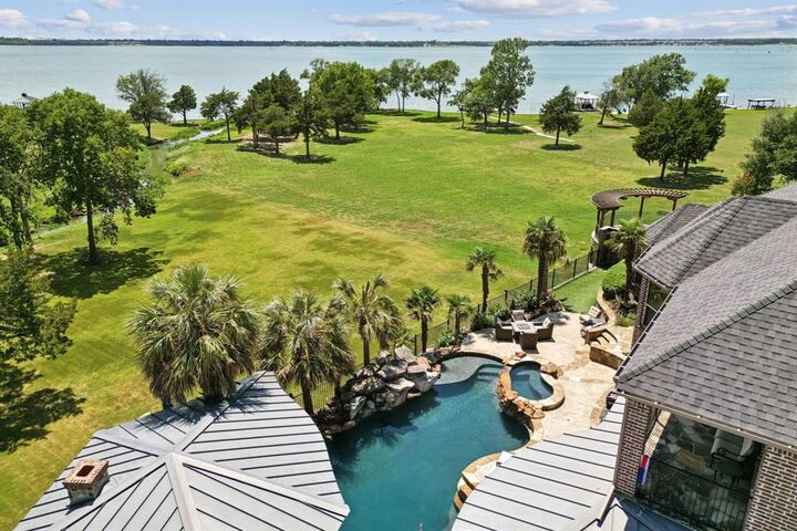 Property Photo: 1150 Crestcove Drive TX 75087