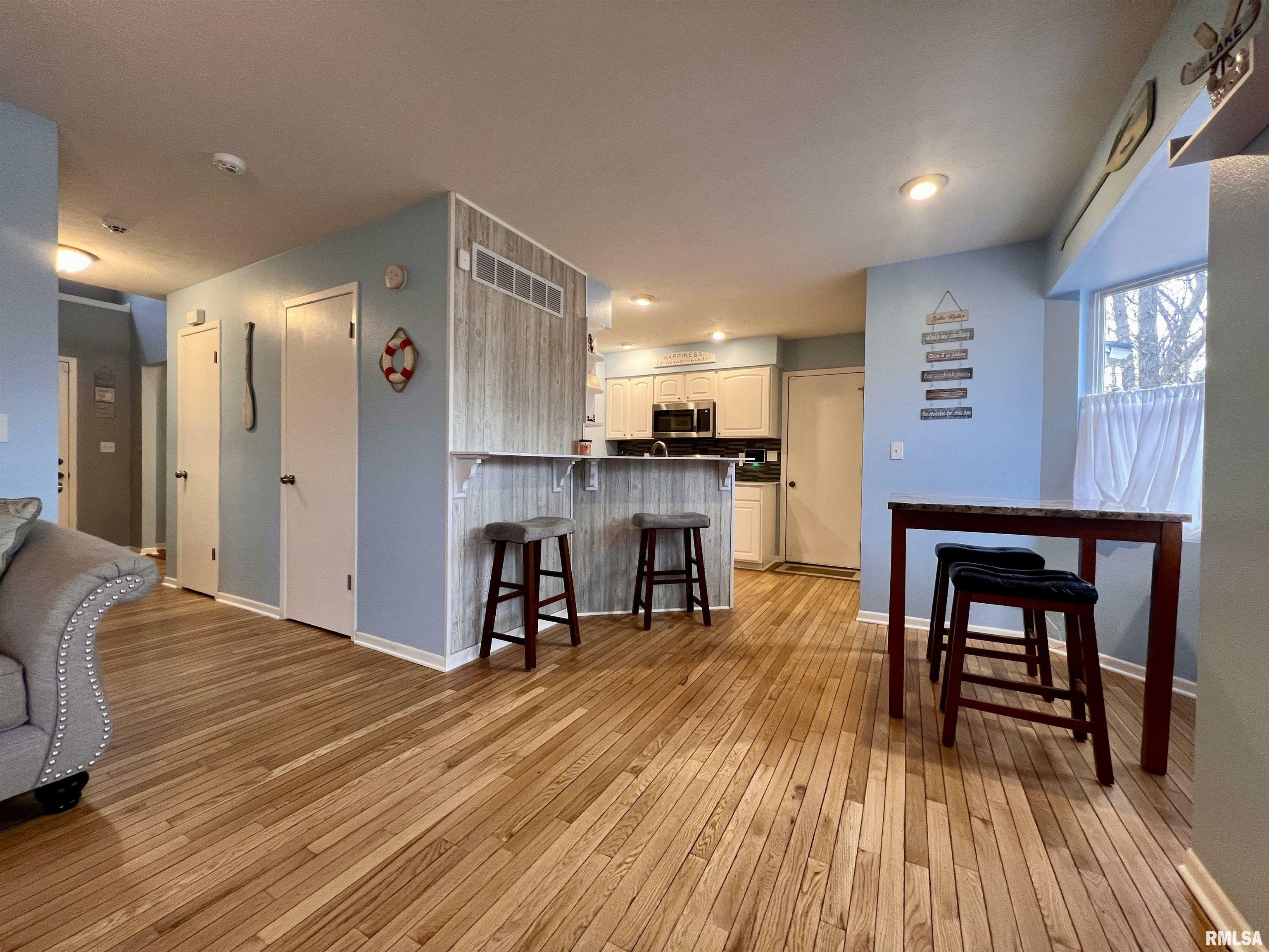Property Photo: 338 Sherwood Circle IL 61428