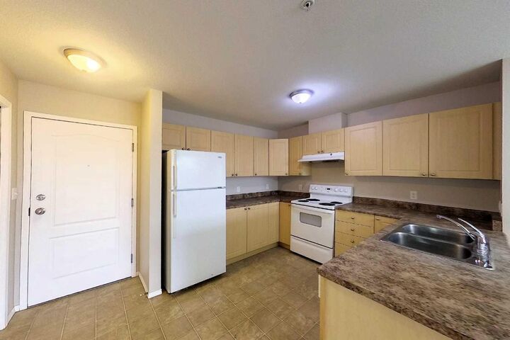 Property Photo:  1615 41 Street 302  AB T7E 0A7 