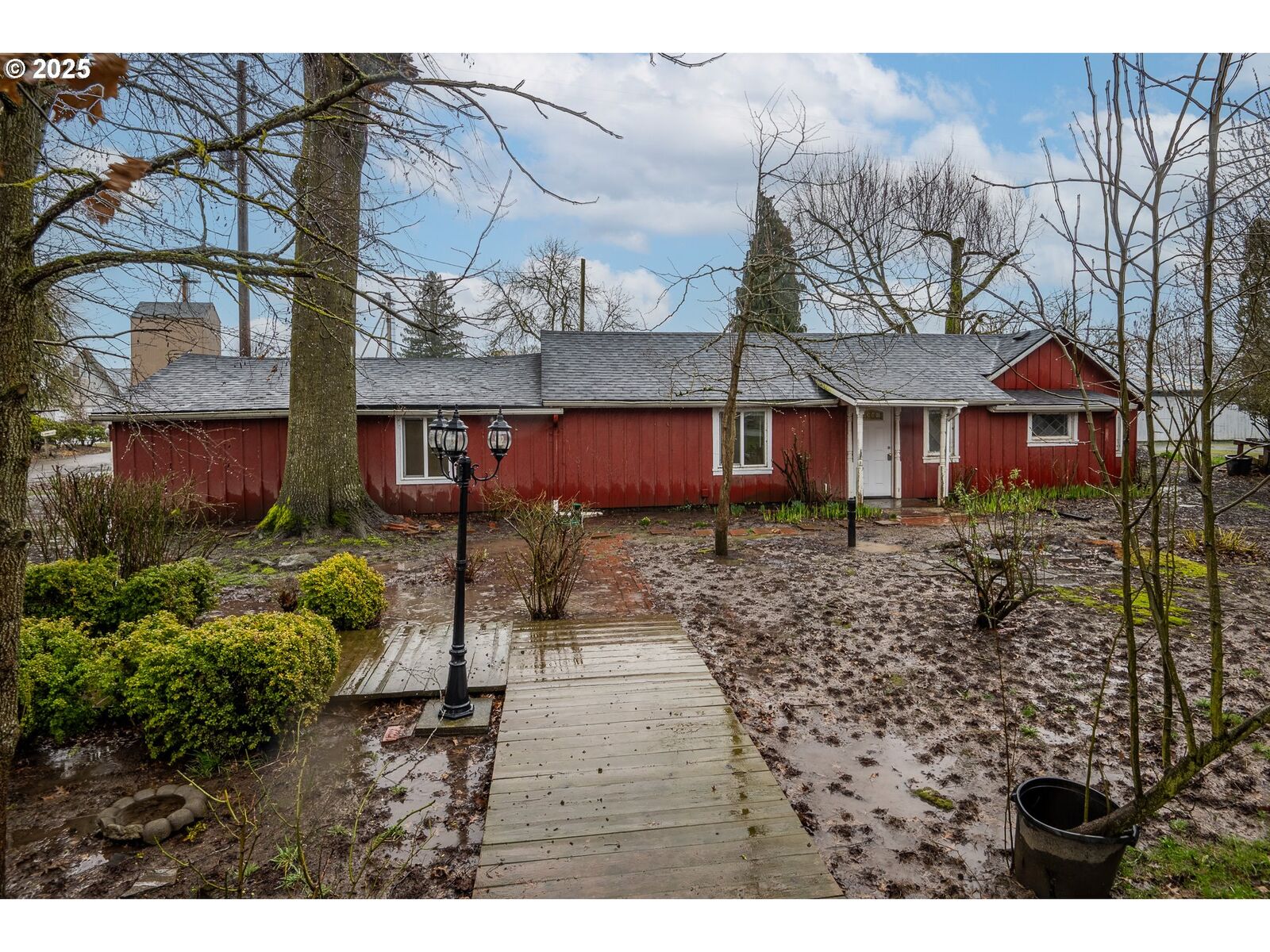 Property Photo:  30045 Highway 99E  OR 97377 