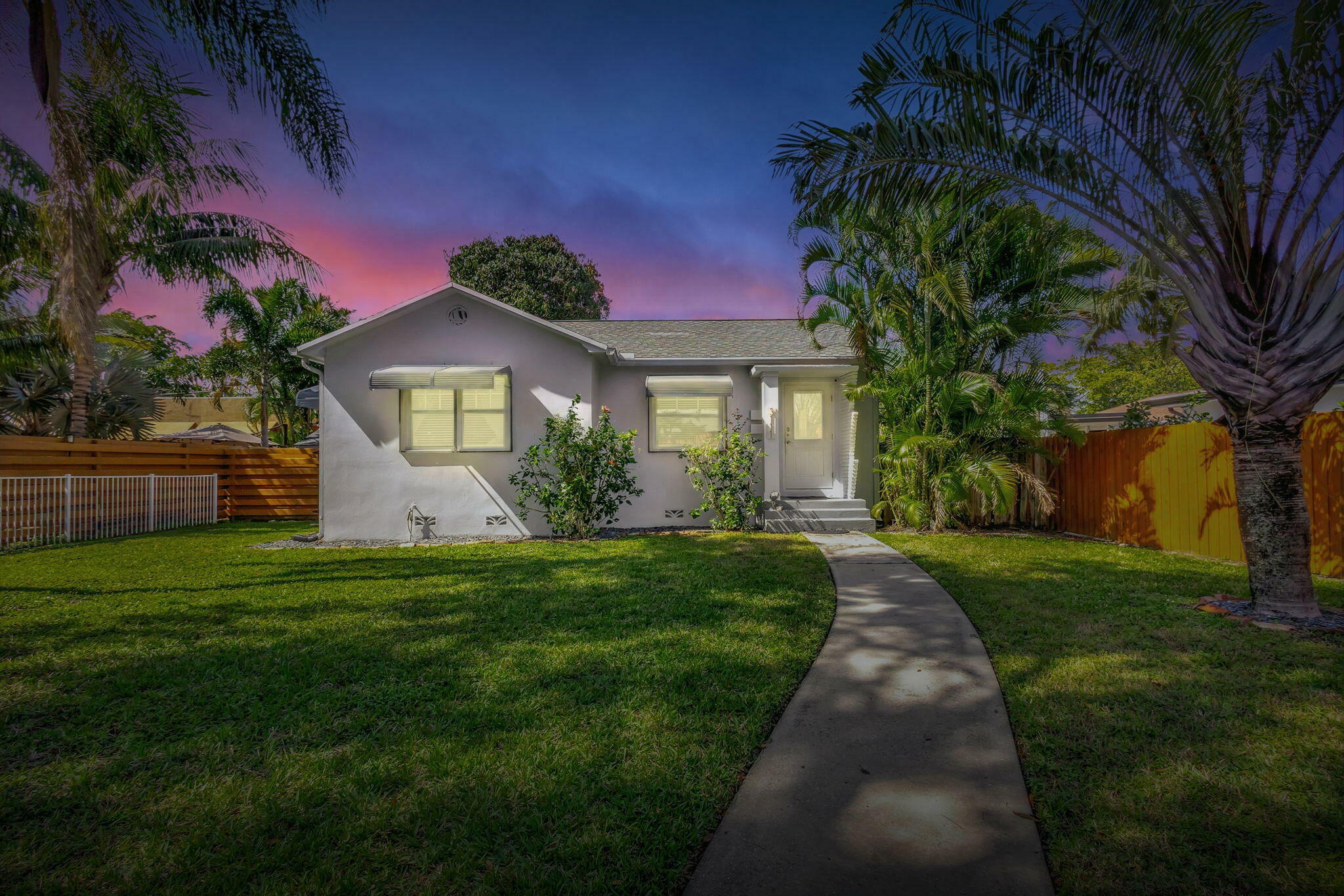 Property Photo:  3111 Poinsettia Avenue  FL 33407 