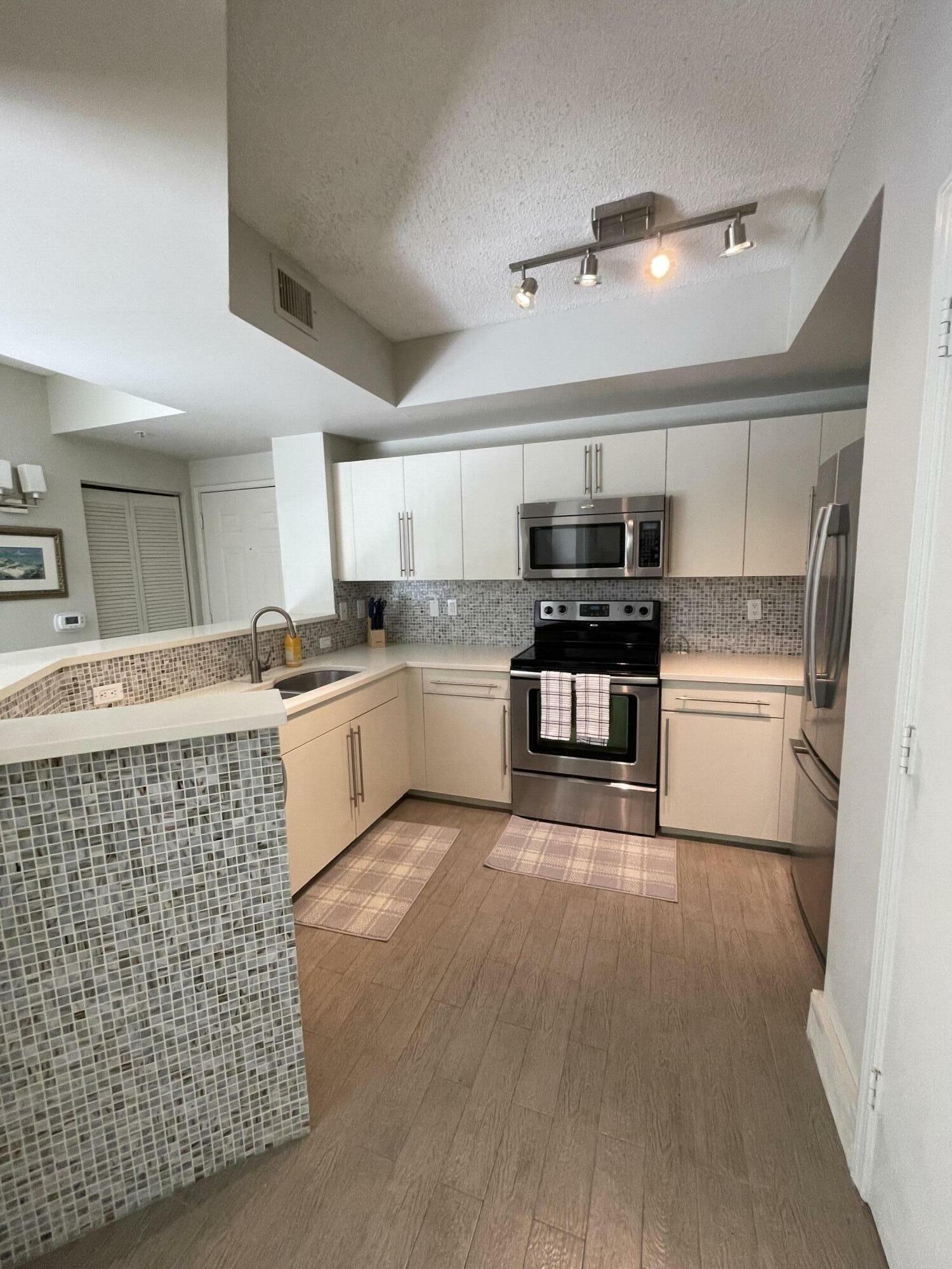 Property Photo:  780 S Sapodilla Avenue 404  FL 33401 