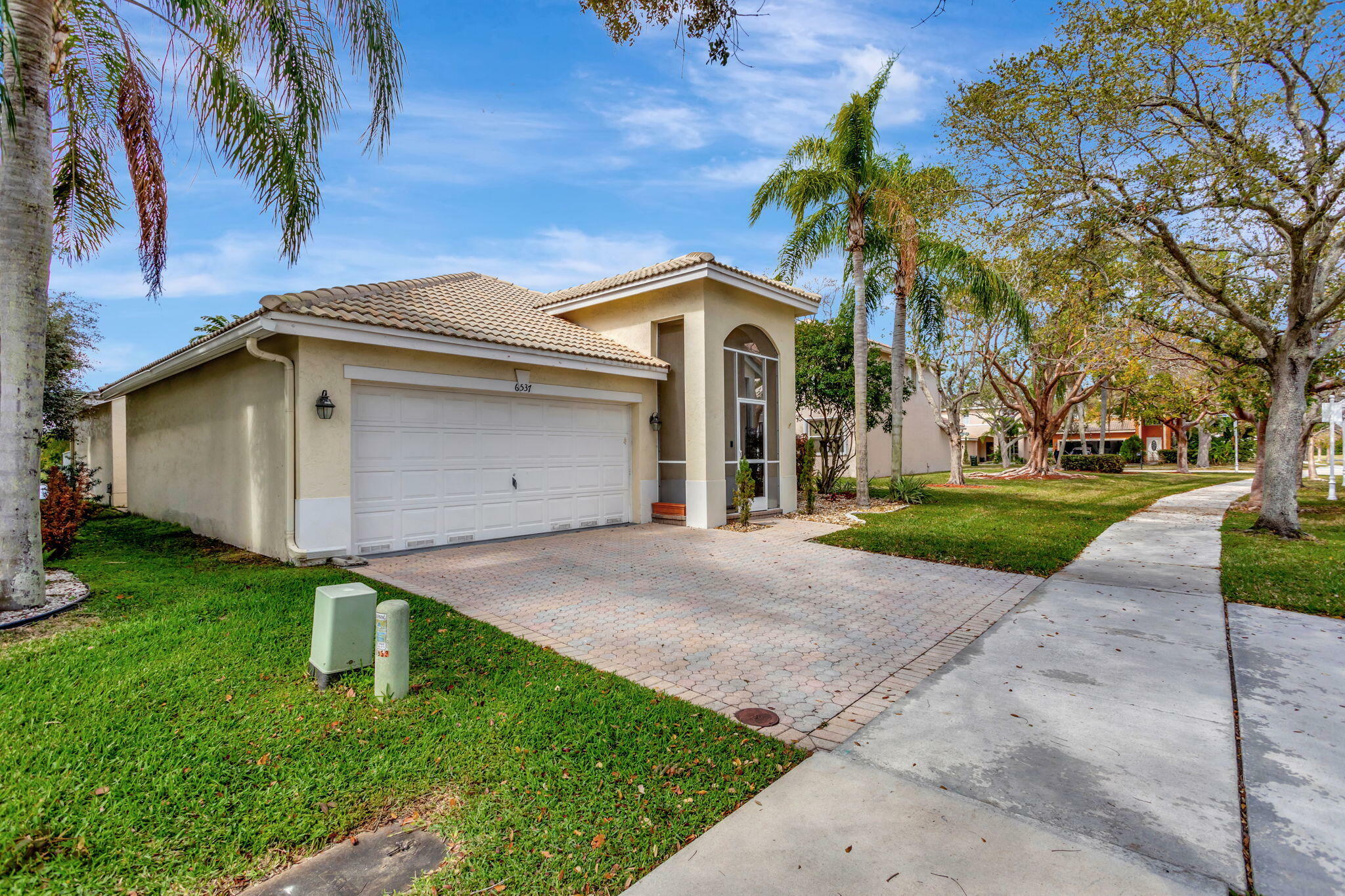 Property Photo:  6537 Sandpiper Drive  FL 33073 