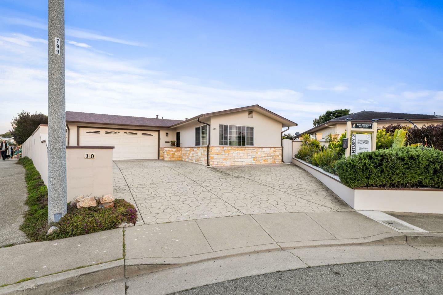 Property Photo:  10 Westminster Court  CA 93955 