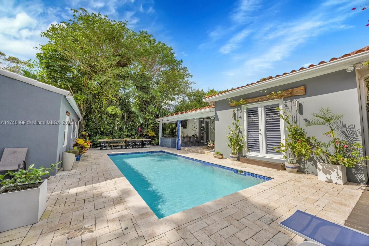 Property Photo: 704 Madeira Av FL 33134