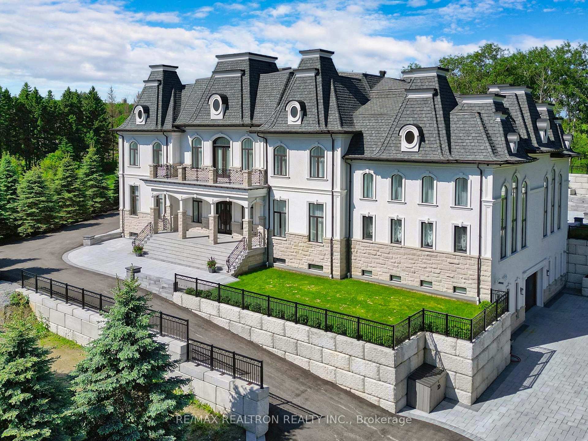Photo de la propriété: 14358 Bathurst St ON L7B 1K5