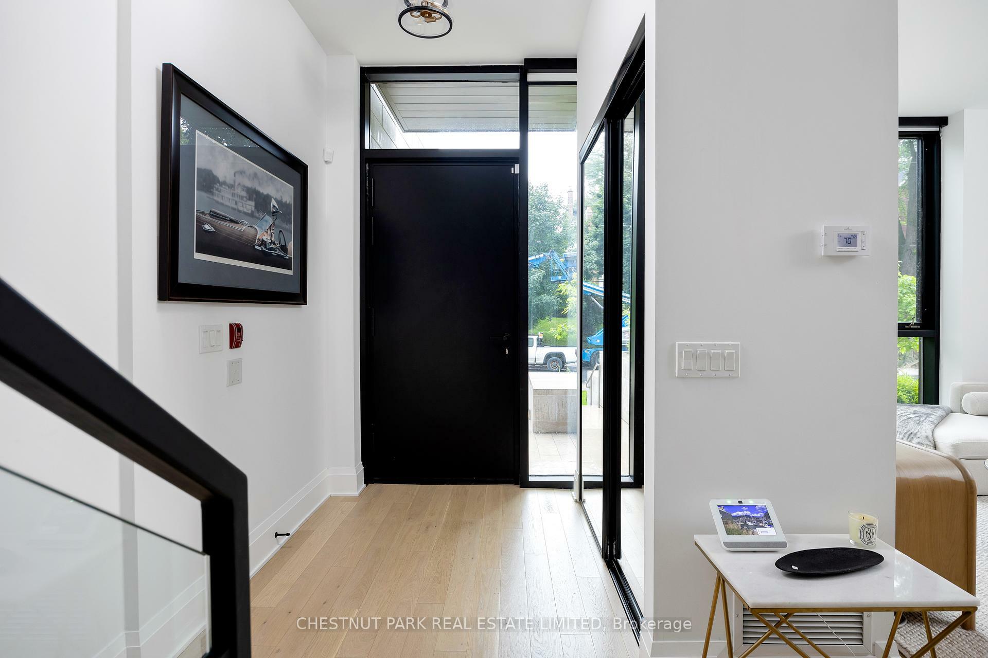 Property Photo: 75 Foxbar Rd ON M4V 2G5