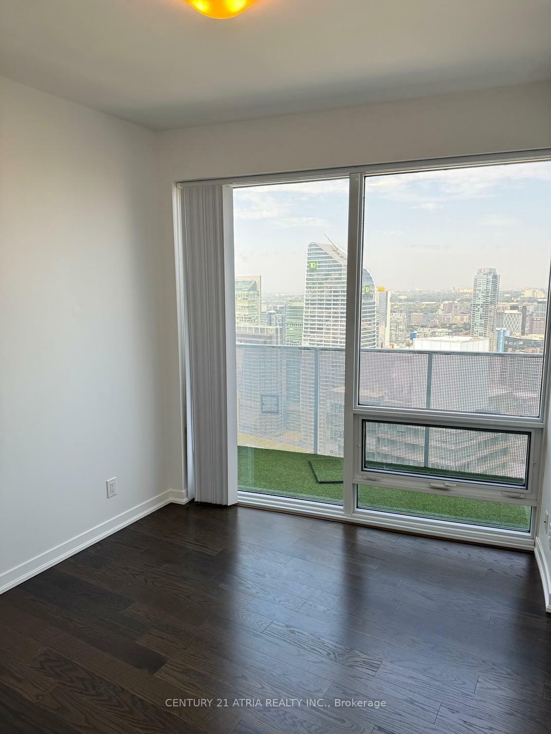 Property Photo: 100 Harbour St 6604 ON M5J 0B5