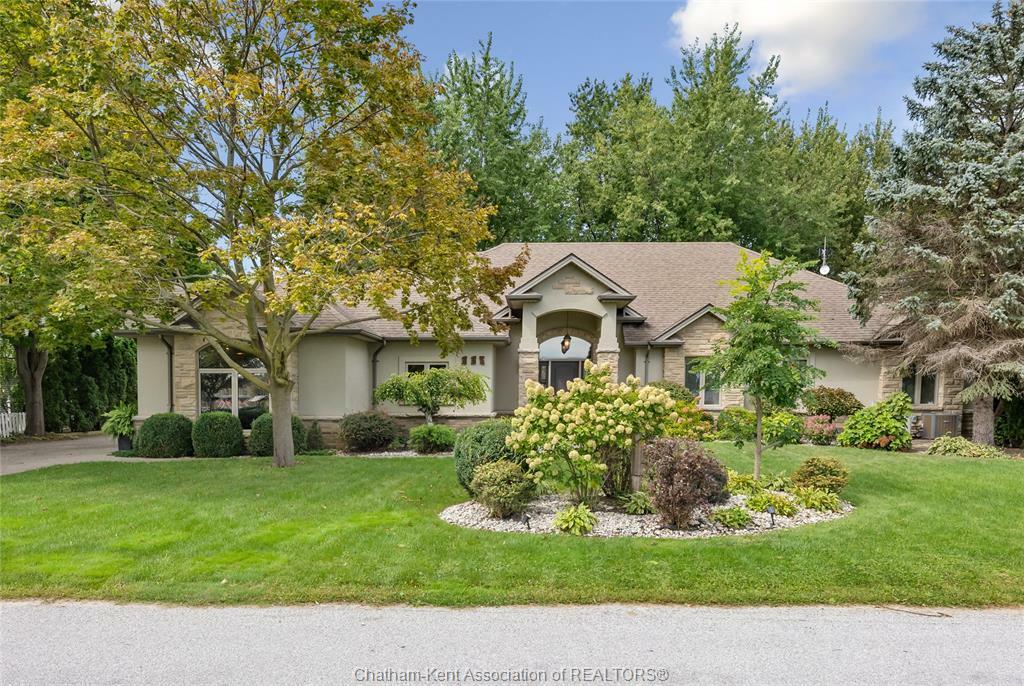 Property Photo: 335 Island Crescent ON N0P 2L0