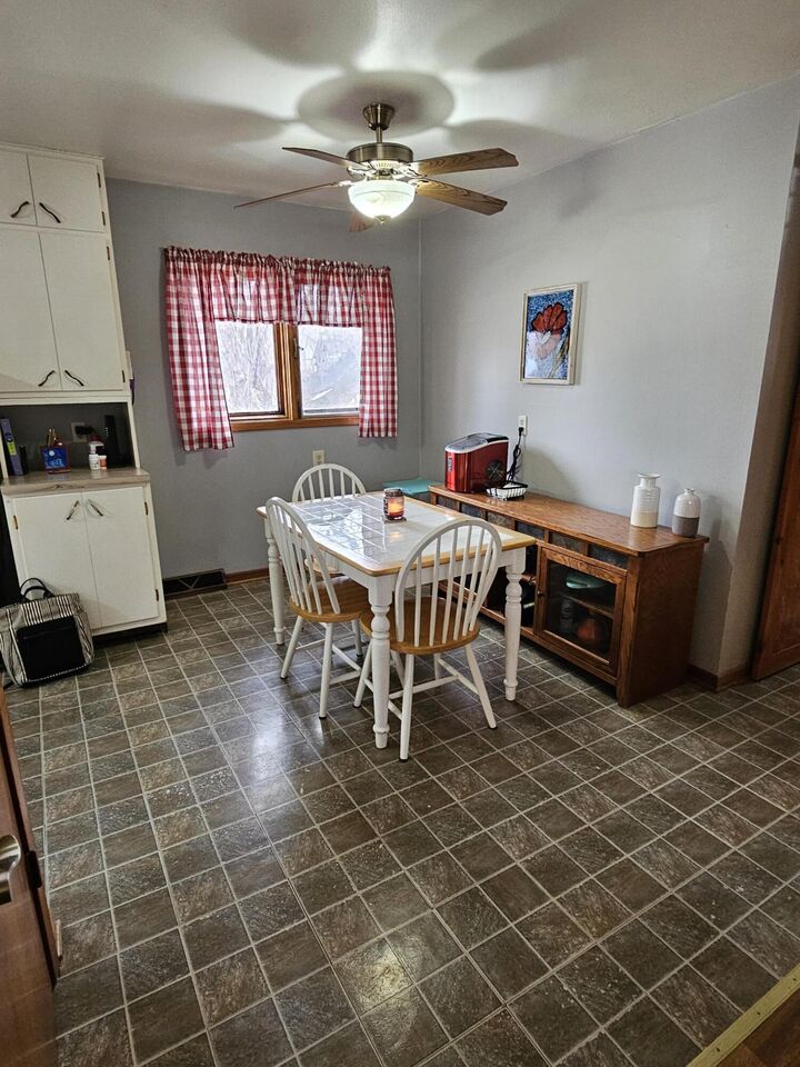 Property Photo: 407 5th St SD 57437