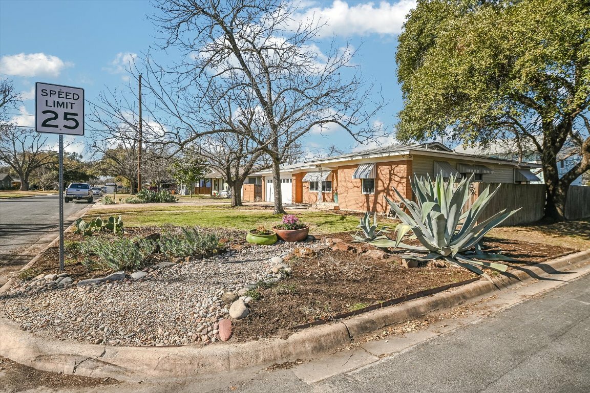 Property Photo:  1500 Villanova Drive  TX 78757 