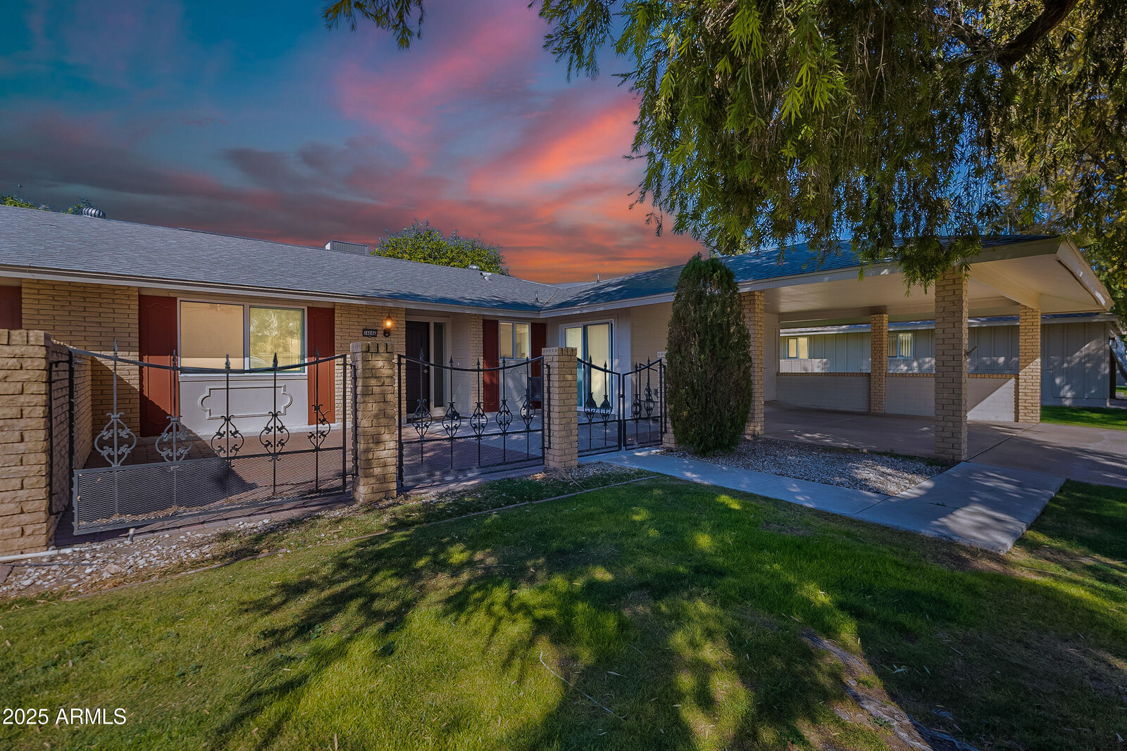 Property Photo: 14006 N Tumblebrook Way AZ 85351