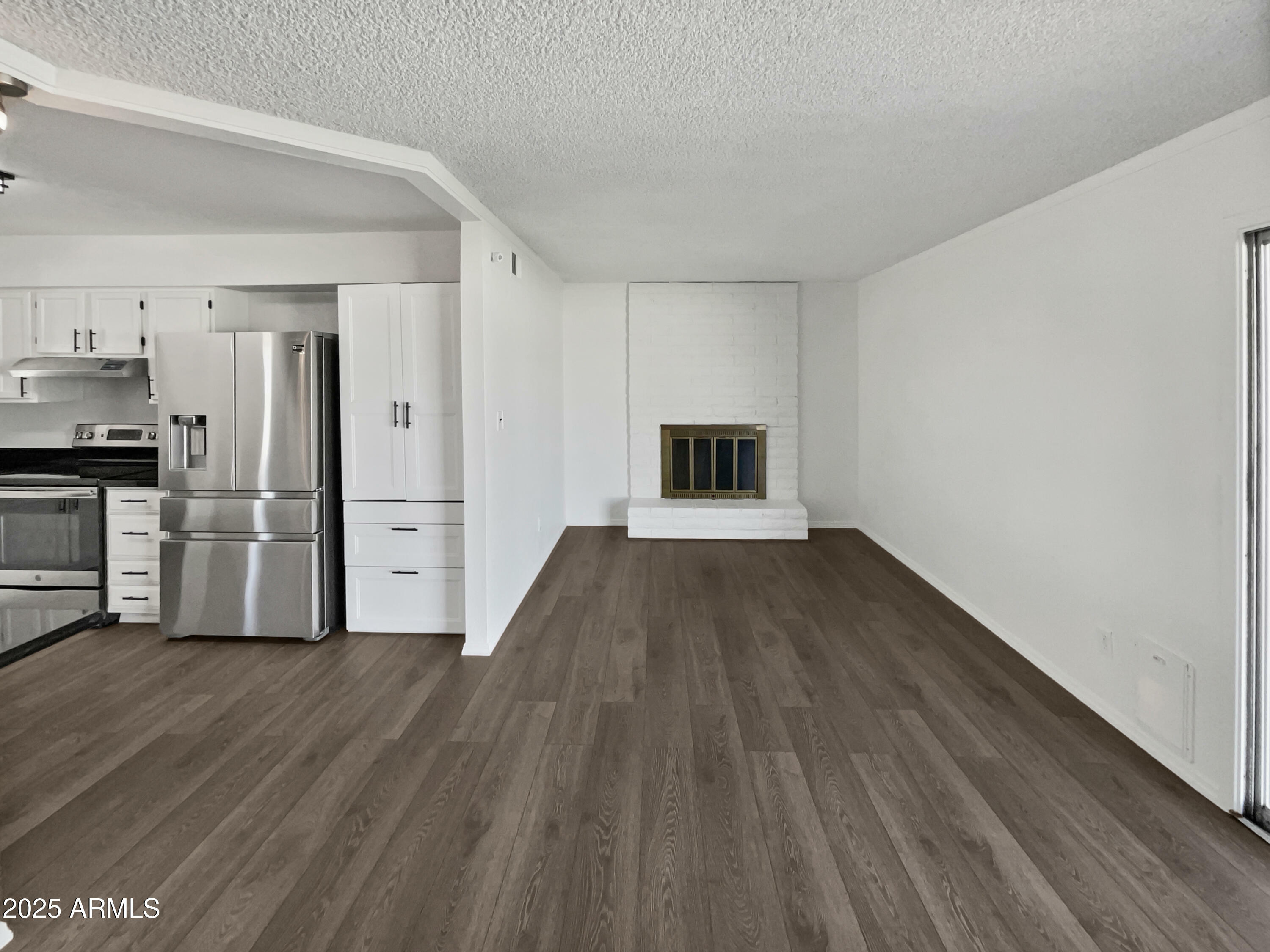Property Photo: 909 W Danbury Road AZ 85023