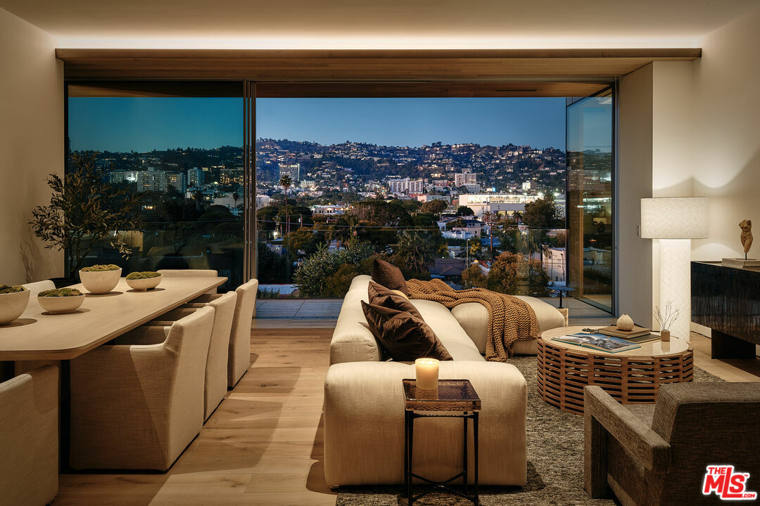 Property Photo: 8899 Beverly CA 90048