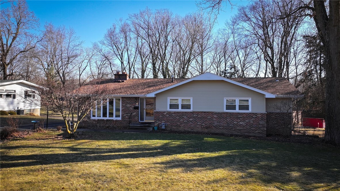 Property Photo: 1463 Greendell Drive IL 62526
