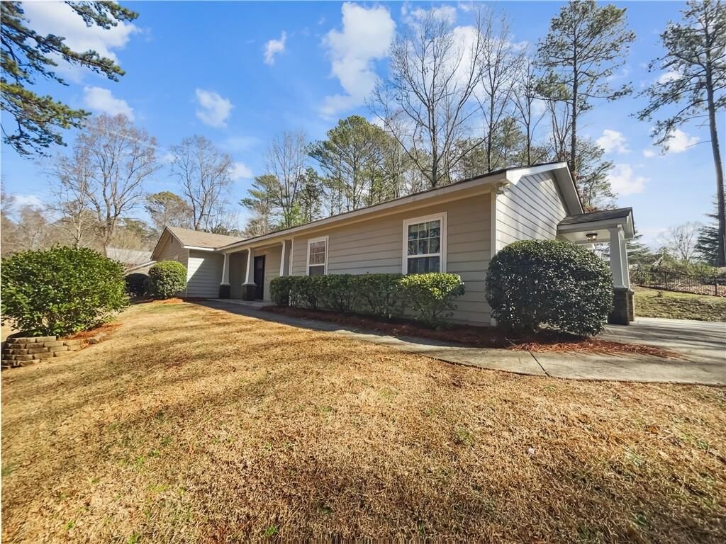 Property Photo:  1950 S Inlet  GA 30066 