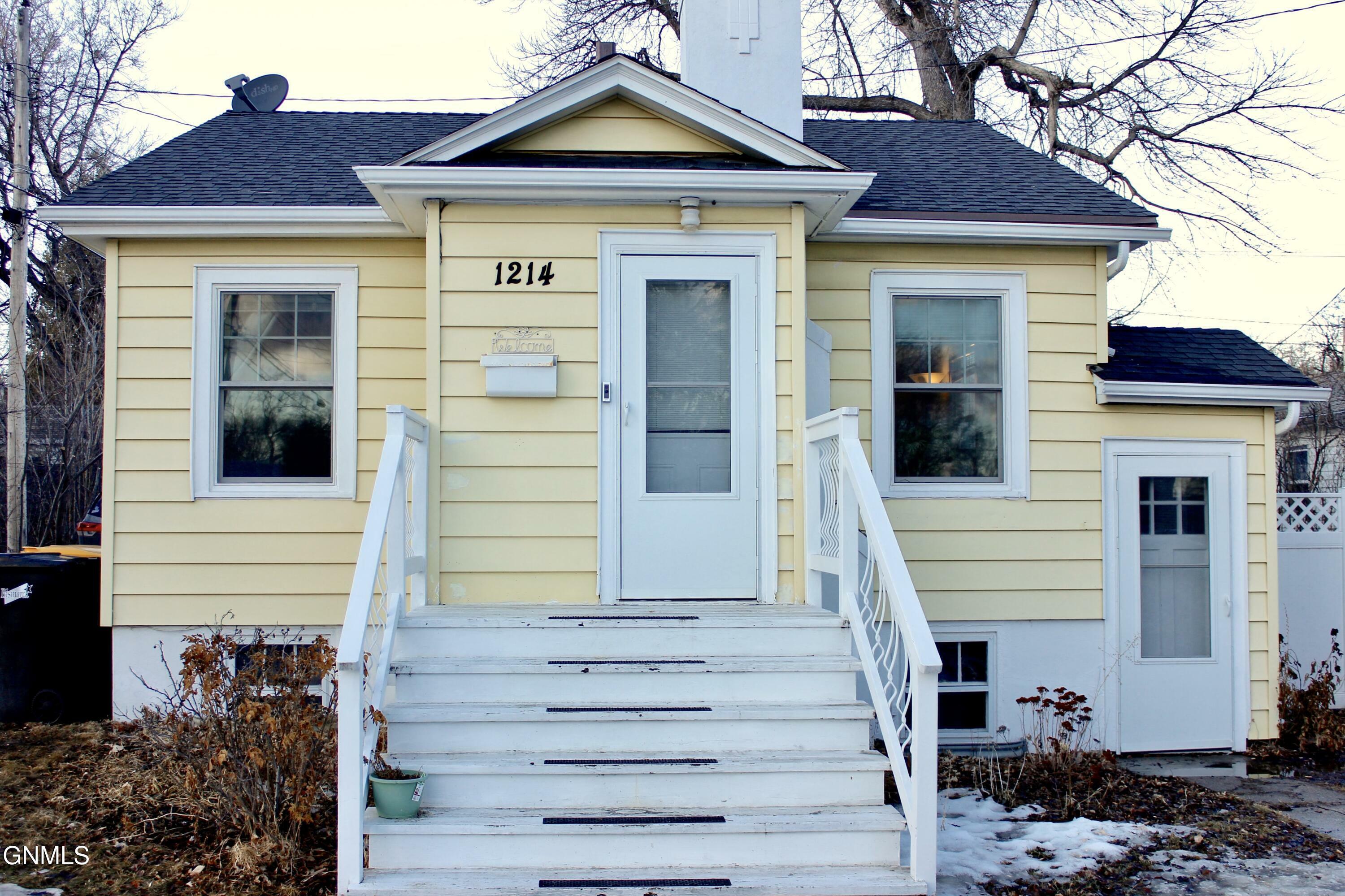 Property Photo:  1214 C Avenue E  ND 58501 