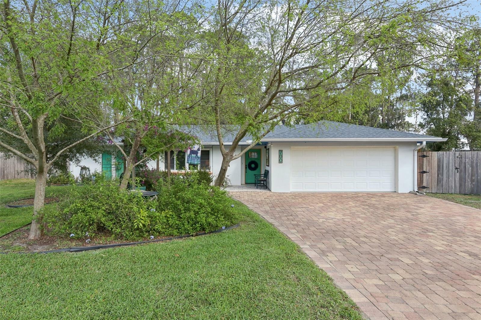 Property Photo: 700 Azalea Court FL 32757
