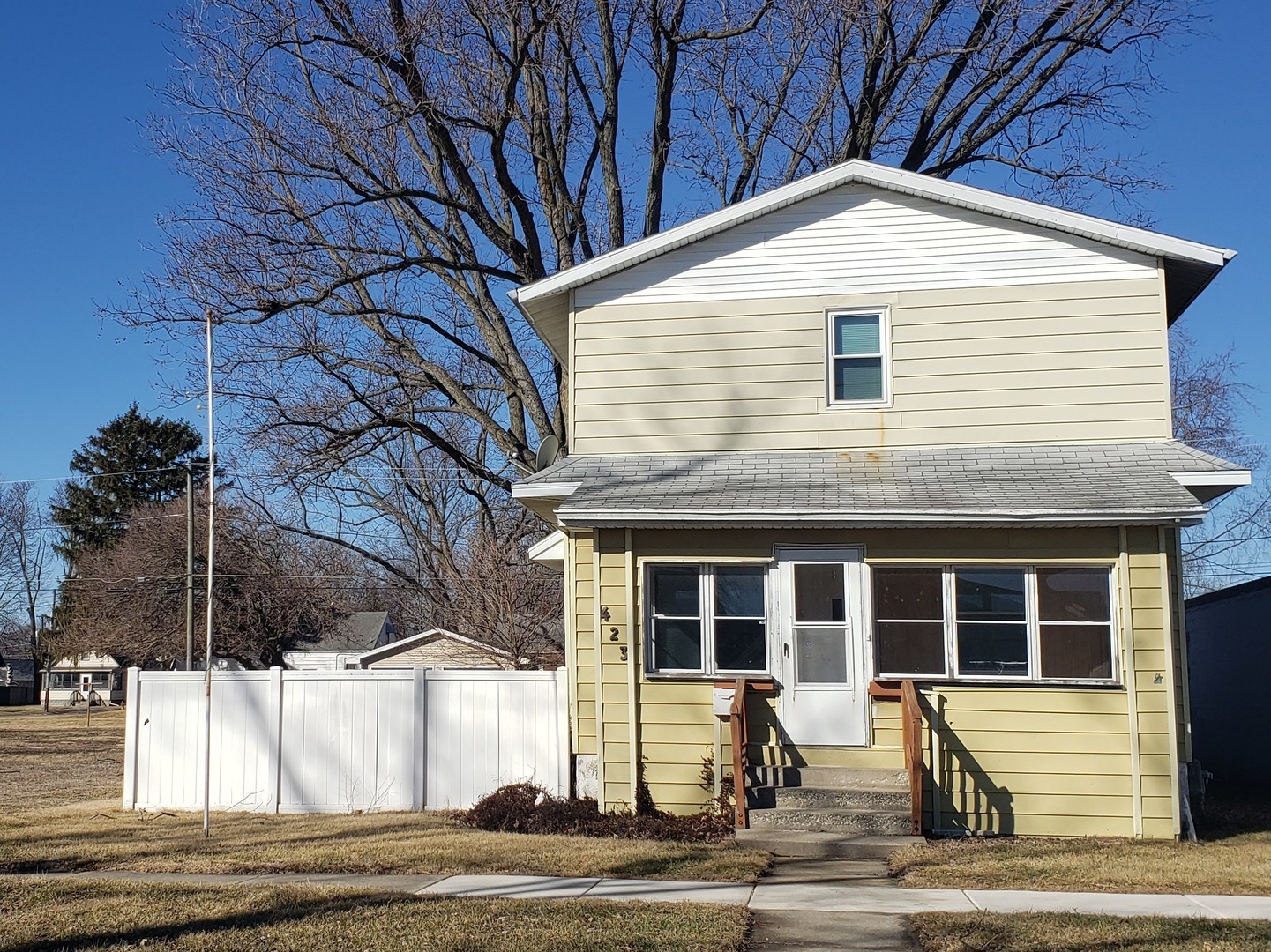 Property Photo:  423 N Washington Avenue  IL 60915 