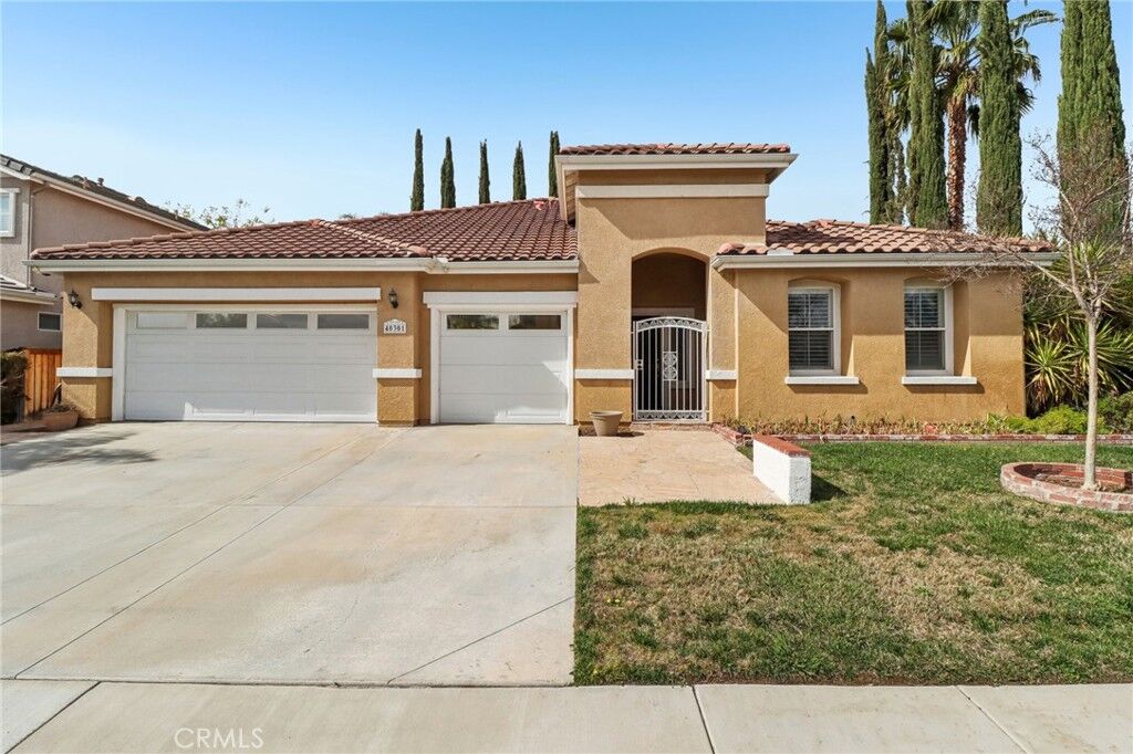 Property Photo: 40301 Saddlebrook Street CA 92563