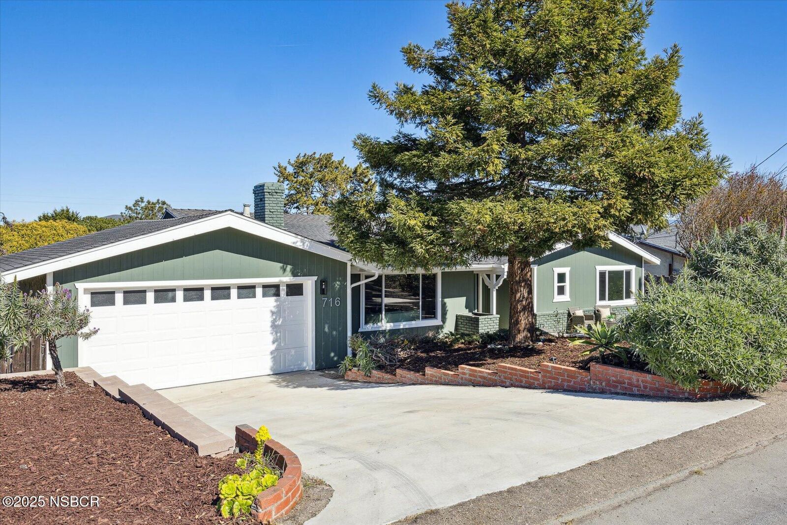 Property Photo:  716 Manzanita Drive  CA 93402 