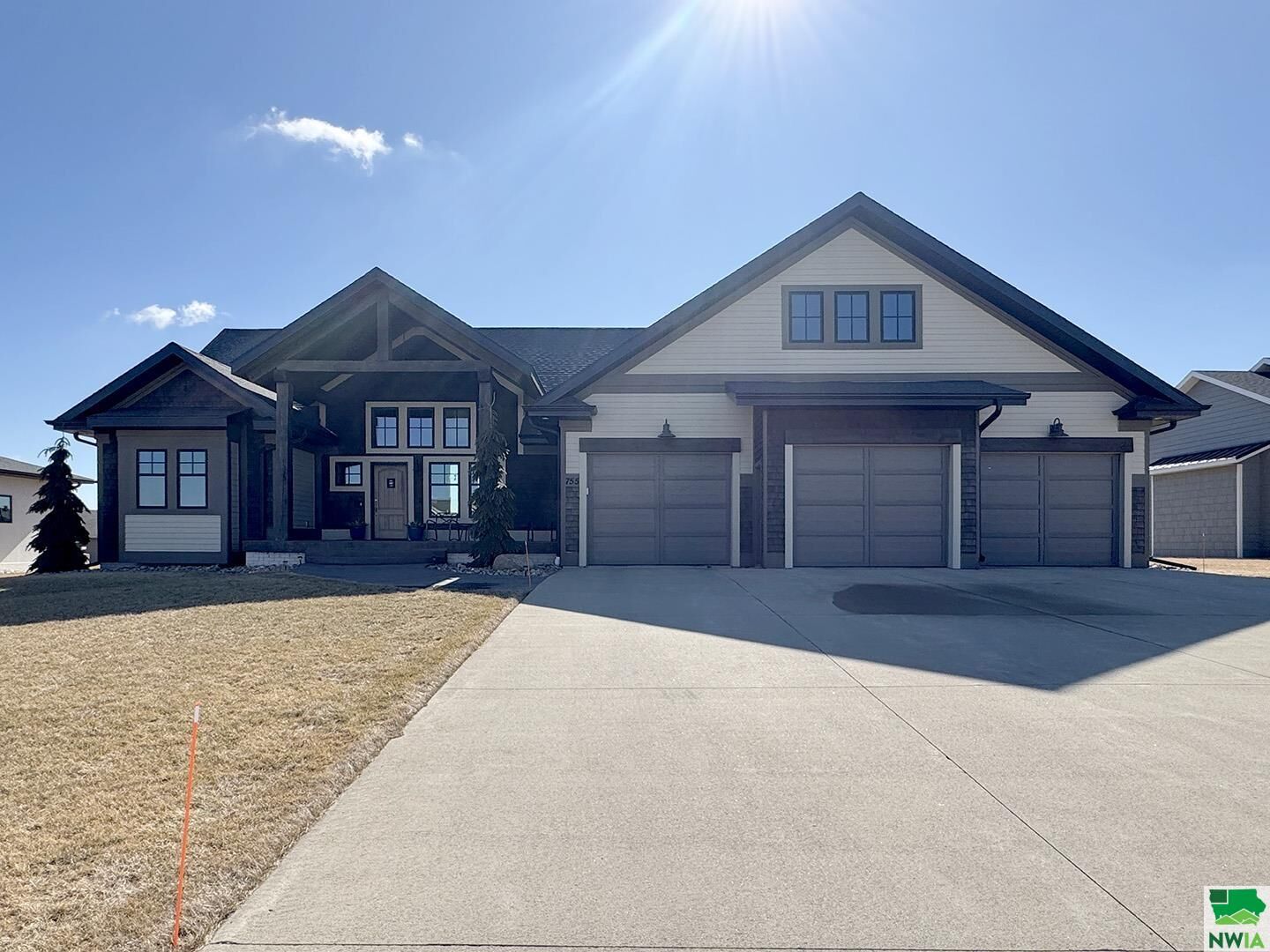 Property Photo:  755 Colonial Street  IA 51250 