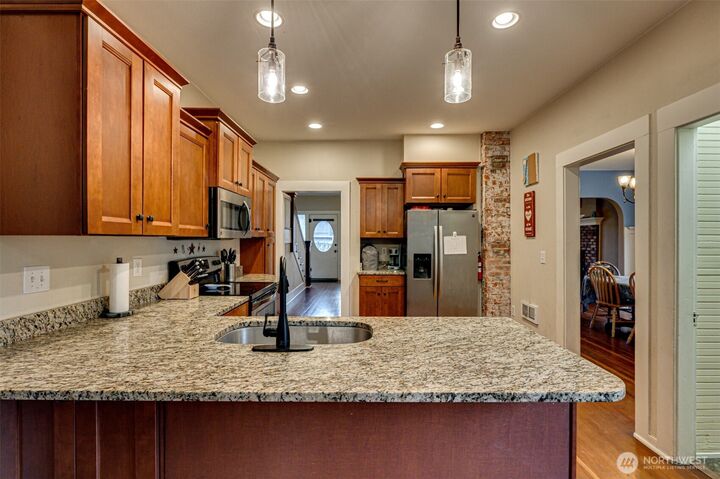 Property Photo: 735 NW New York Avenue WA 98532