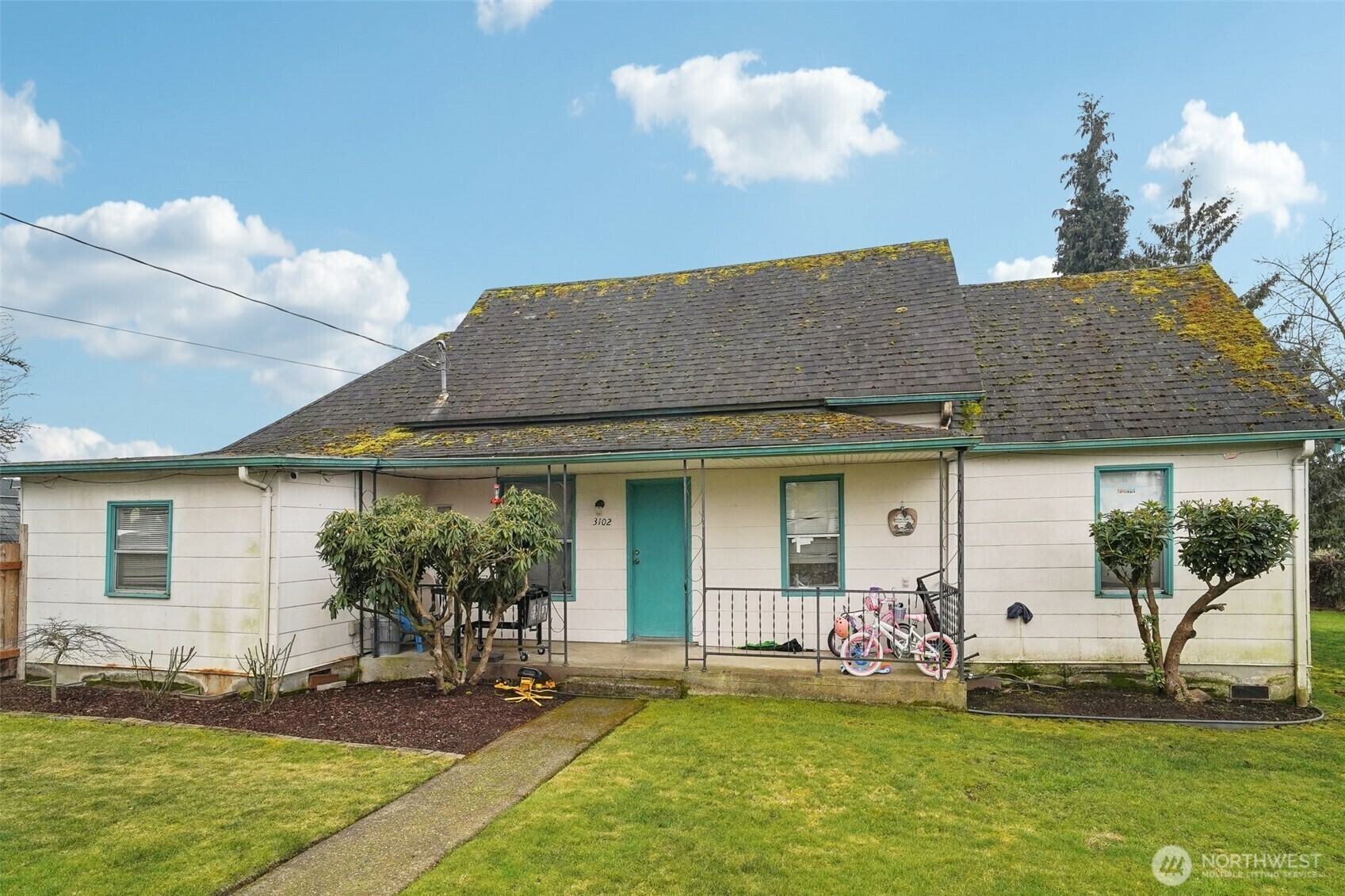 Property Photo:  3102  16th Avenue NW  WA 98371 