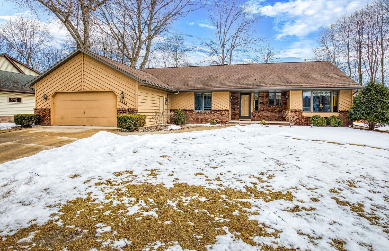 Property Photo:  3332 S Poplar Lane  WI 54915-4541 