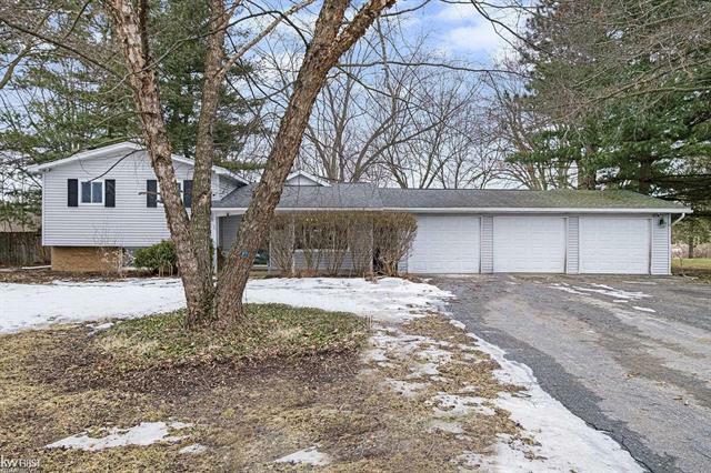 Property Photo: 6089 Meadowwood Lane MI 48439